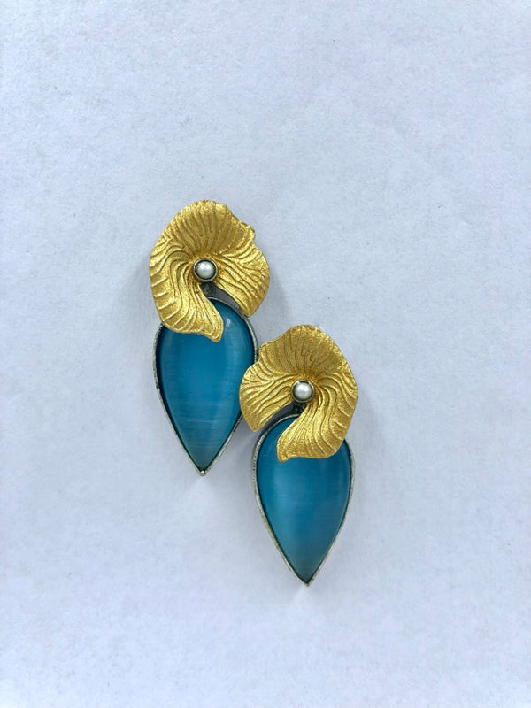 Chic Blue Gold Studs